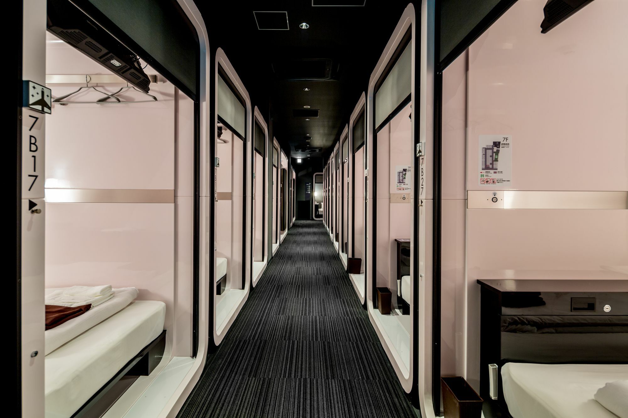 First Cabin Akasaka Токио Экстерьер фото